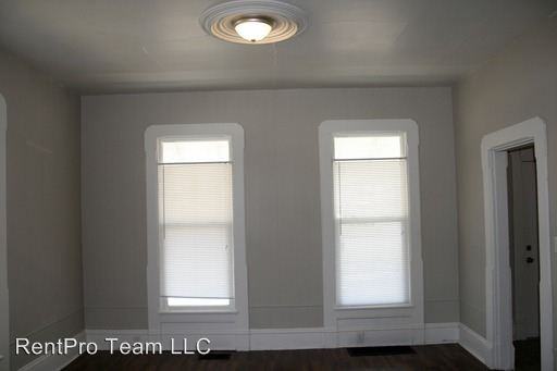 606 Cedar St - Photo 2 of 11