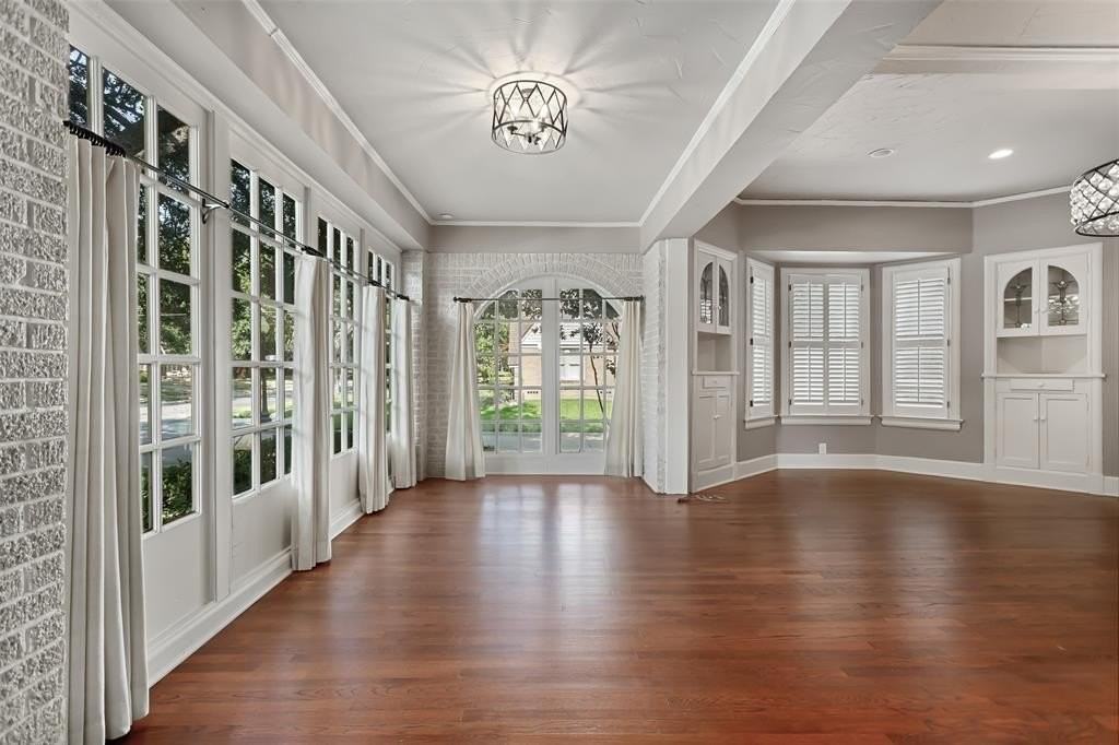 5546 Morningside Ave - Photo 3 of 38