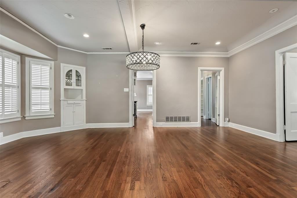 5546 Morningside Ave - Photo 5 of 38