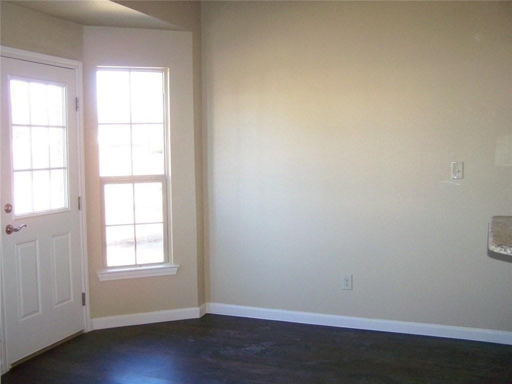 1013 Rice St - Photo 5 of 15