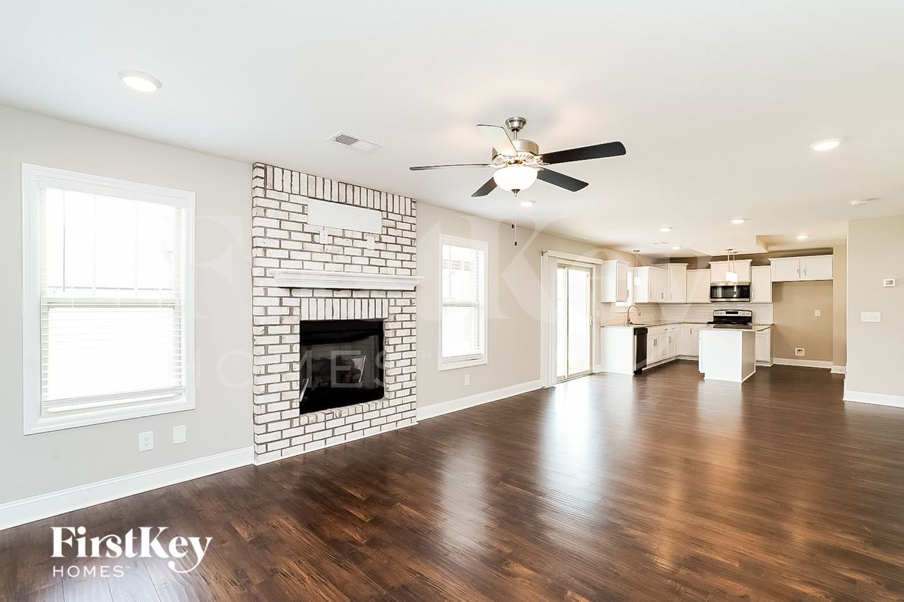 1186 Ewing Way - Photo 2 of 15