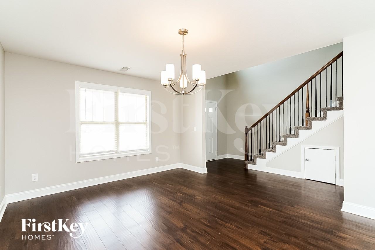 1186 Ewing Way - Photo 3 of 15