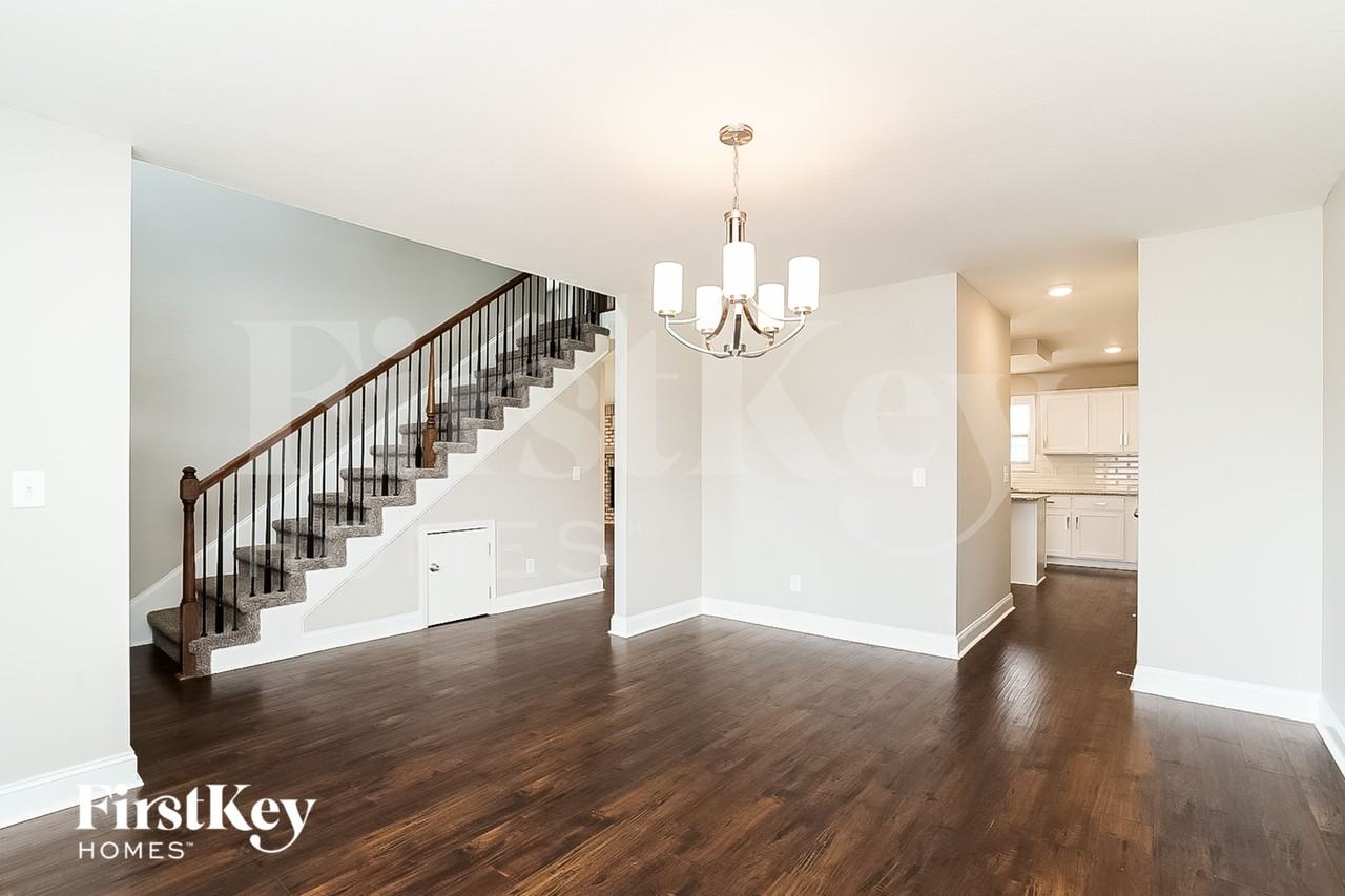 1186 Ewing Way - Photo 4 of 15