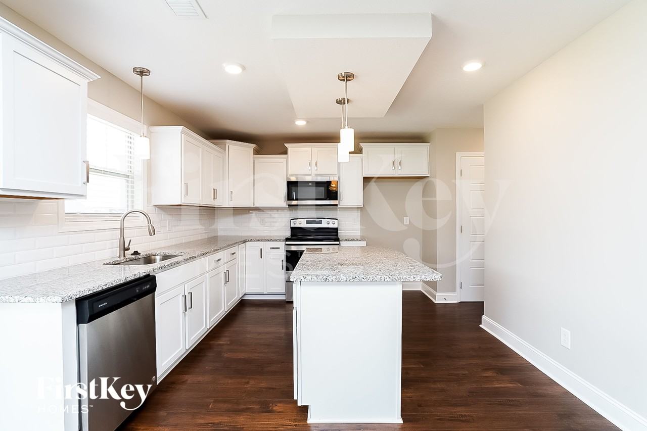 1186 Ewing Way - Photo 5 of 15