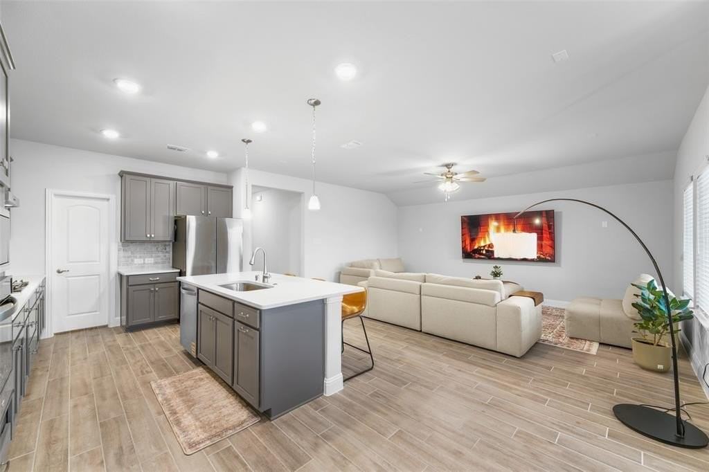 1404 Kade Ave - Photo 7 of 15