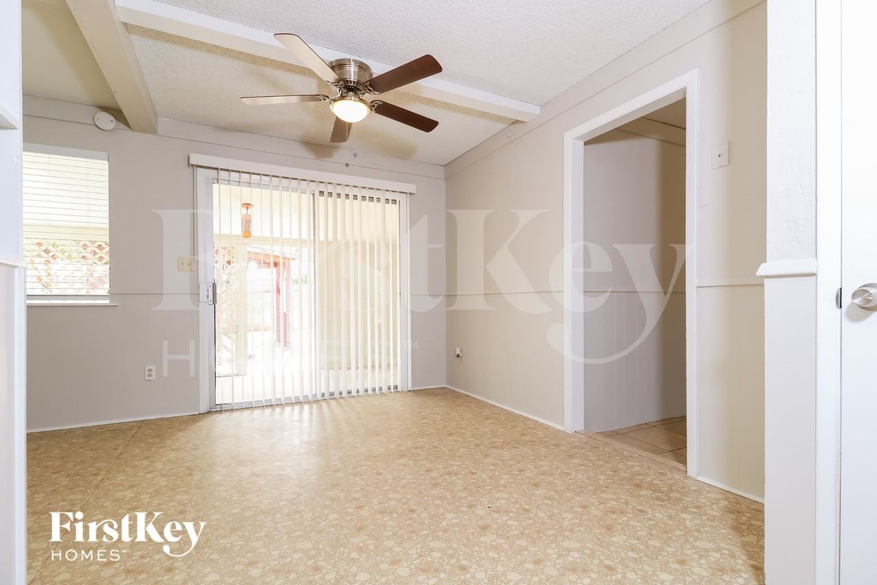 10603 W Seldon Ln - Photo 6 of 15