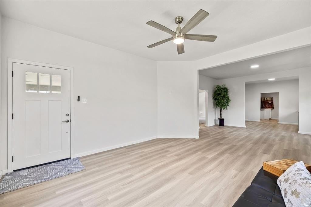 311 S Waverly Dr - Photo 5 of 37