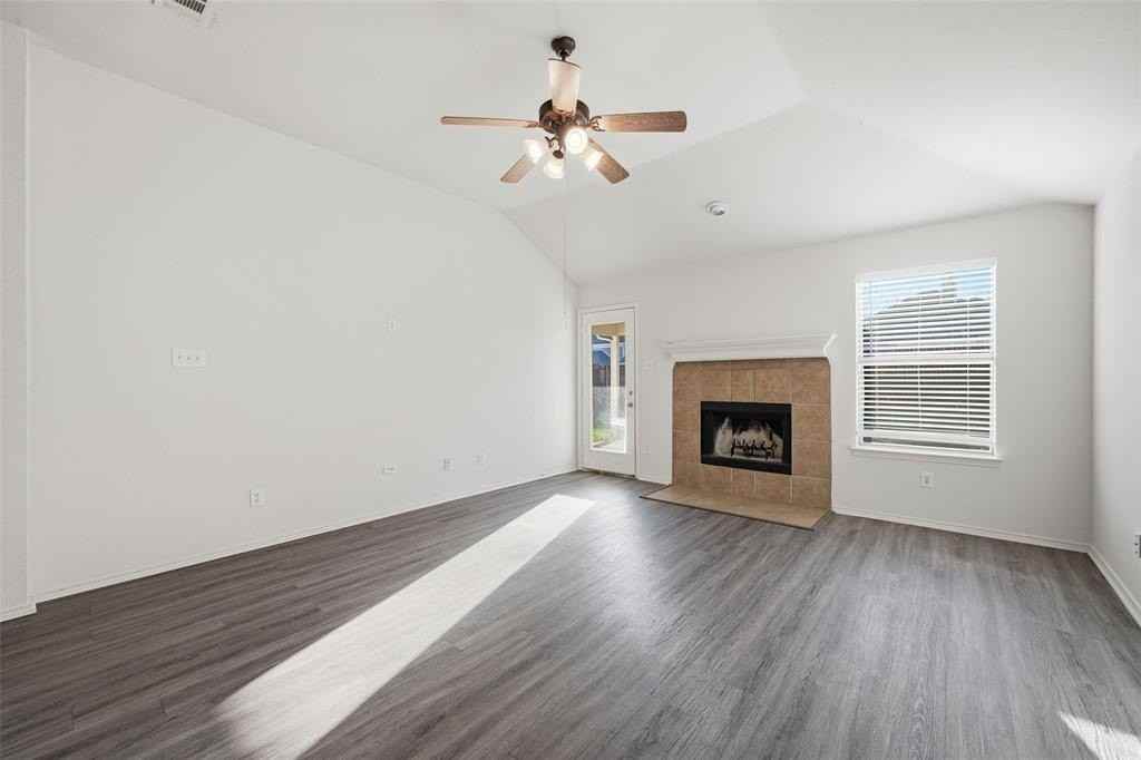 518 Niagara Falls Dr - Photo 3 of 30