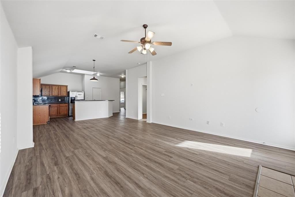 518 Niagara Falls Dr - Photo 4 of 30