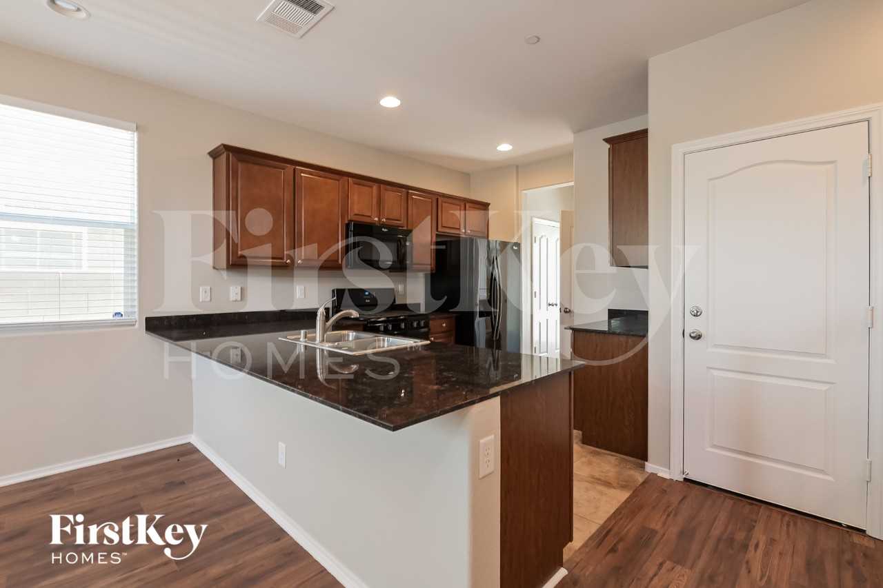 661 Swift Eagle Ave - Photo 4 of 15