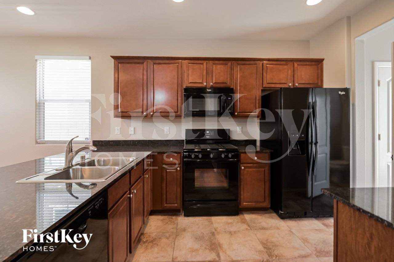 661 Swift Eagle Ave - Photo 5 of 15