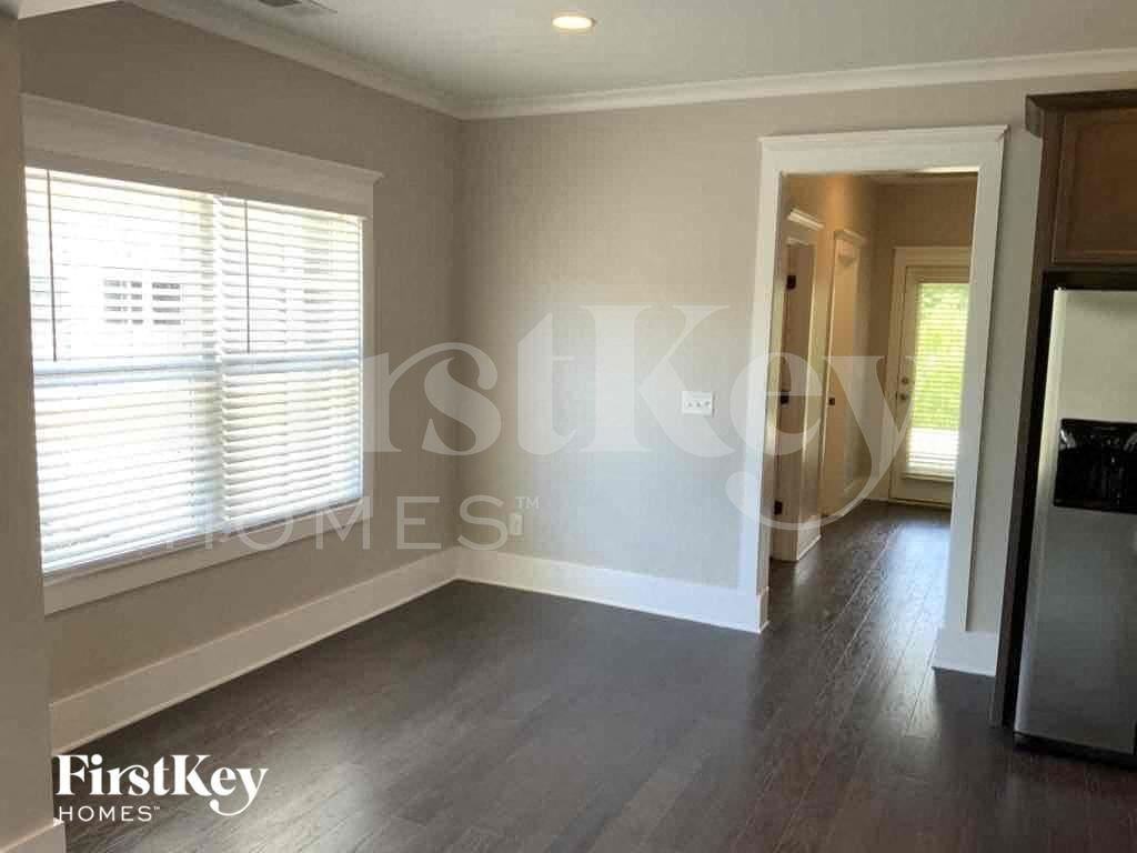 3330 Sawyer Dr - Photo 4 of 13