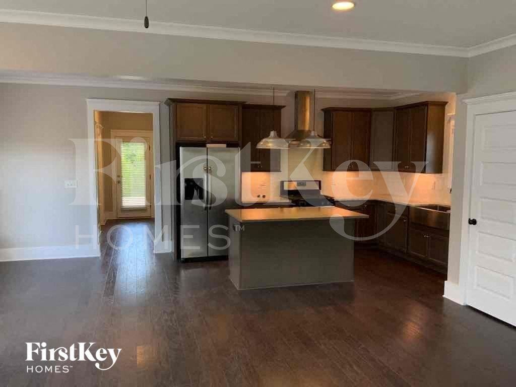 3330 Sawyer Dr - Photo 5 of 13