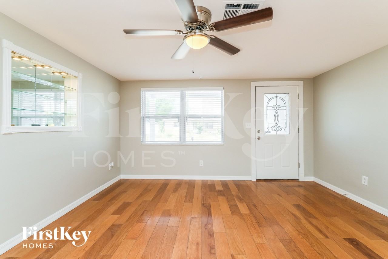 9115 Saint Regis Ln - Photo 4 of 15