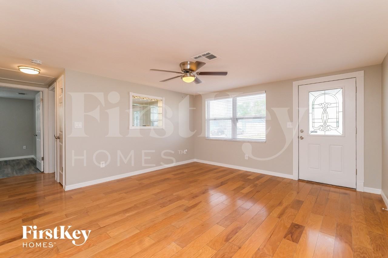 9115 Saint Regis Ln - Photo 5 of 15