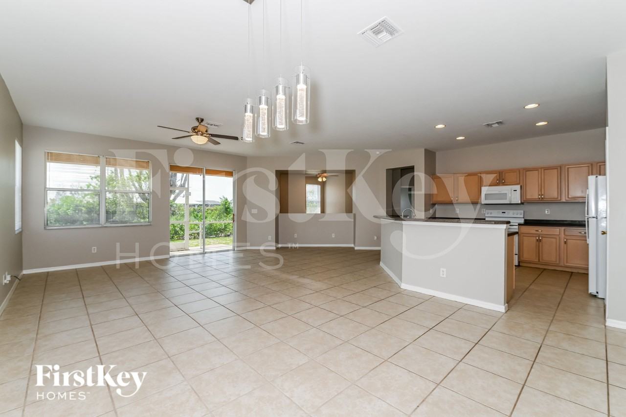 1325 Nw 20th Ct - Photo 5 of 16