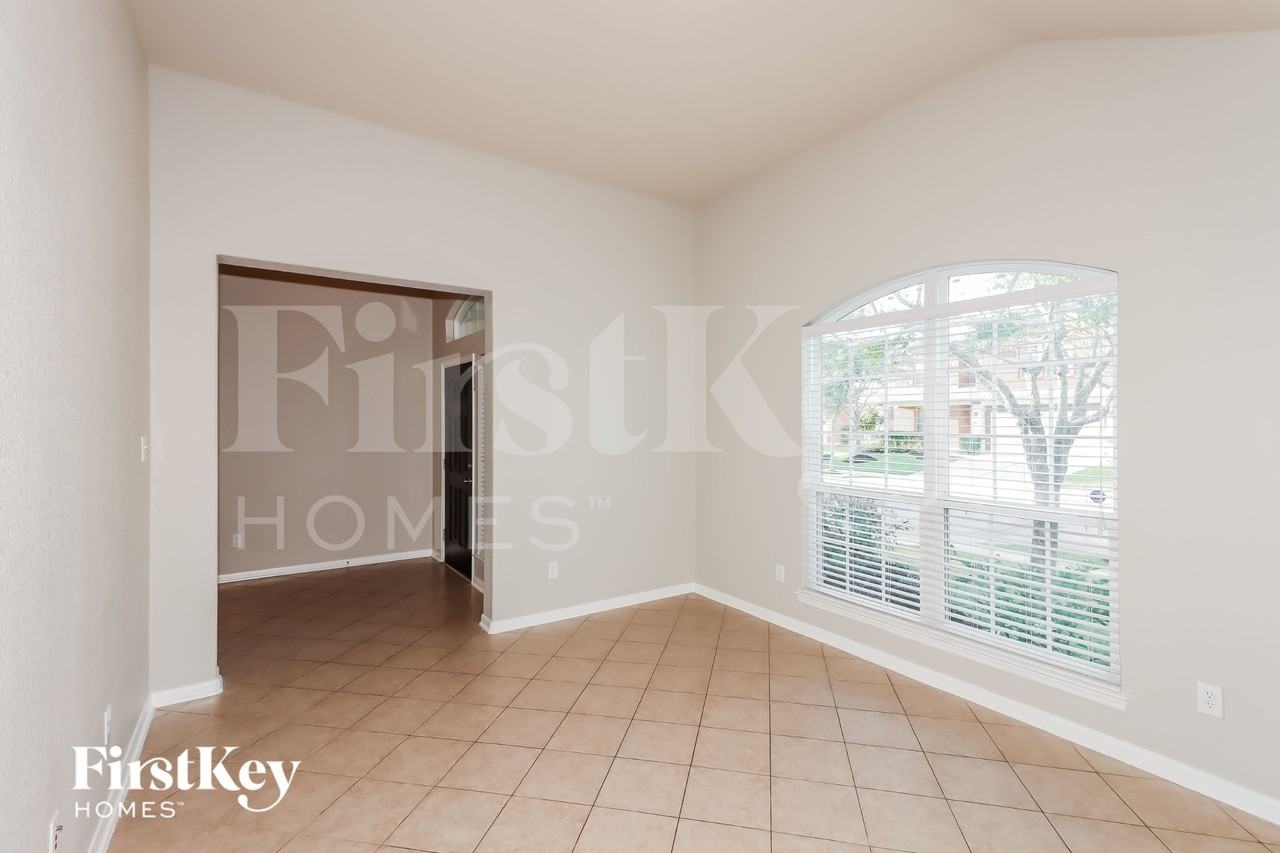 7310 Enchanted Rock Ln - Photo 5 of 15