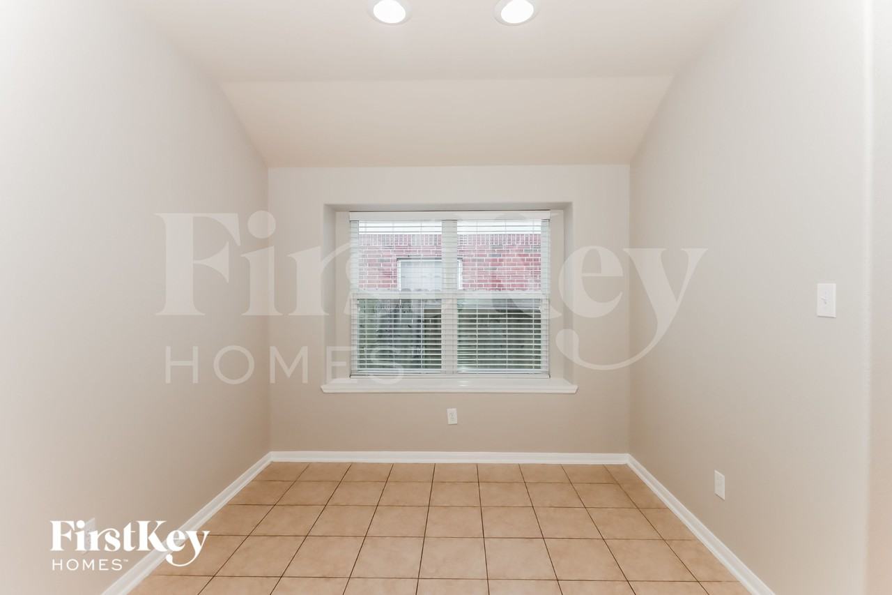 7310 Enchanted Rock Ln - Photo 6 of 15