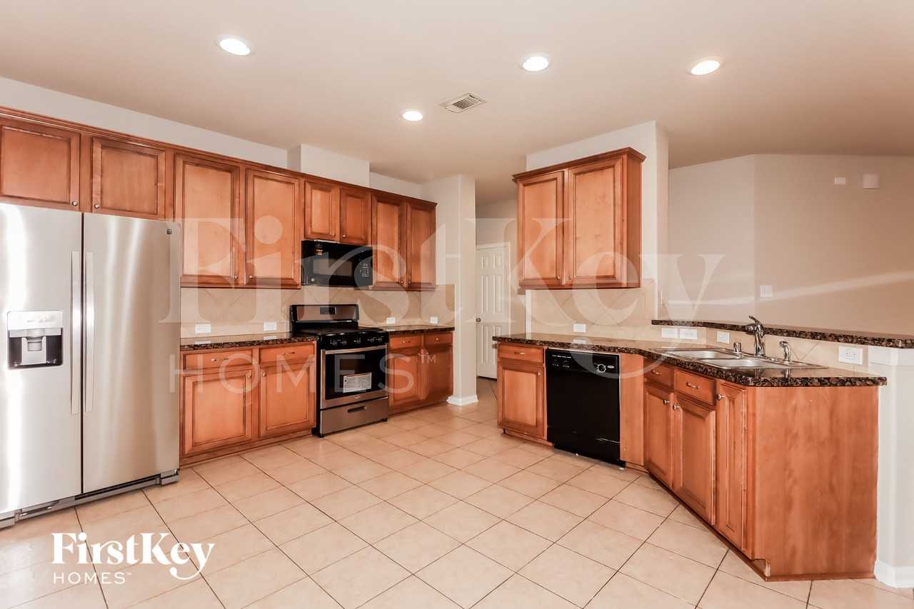 7310 Enchanted Rock Ln - Photo 7 of 15