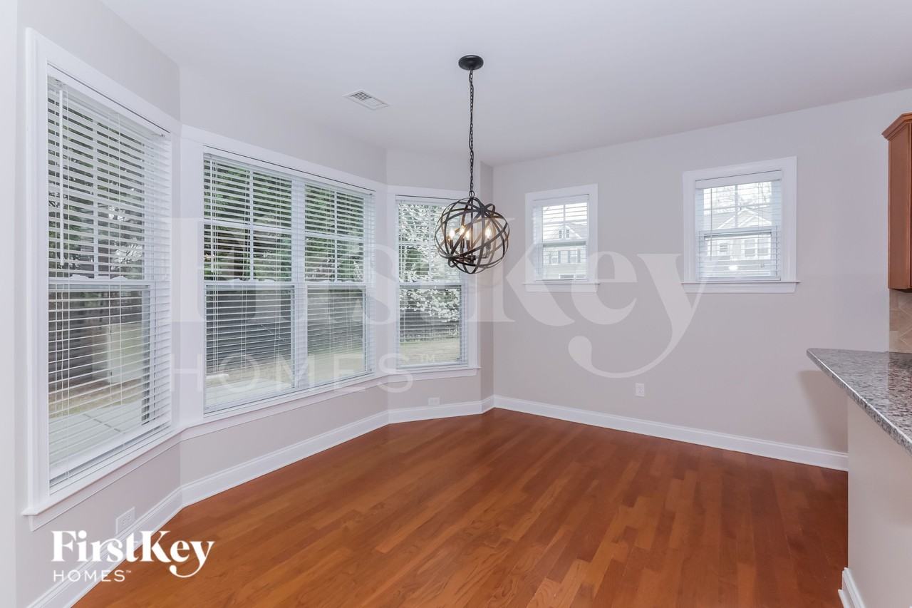 1014 Fleming Ln - Photo 5 of 16