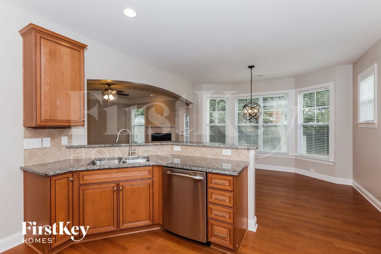 1014 Fleming Ln - Photo 6 of 16