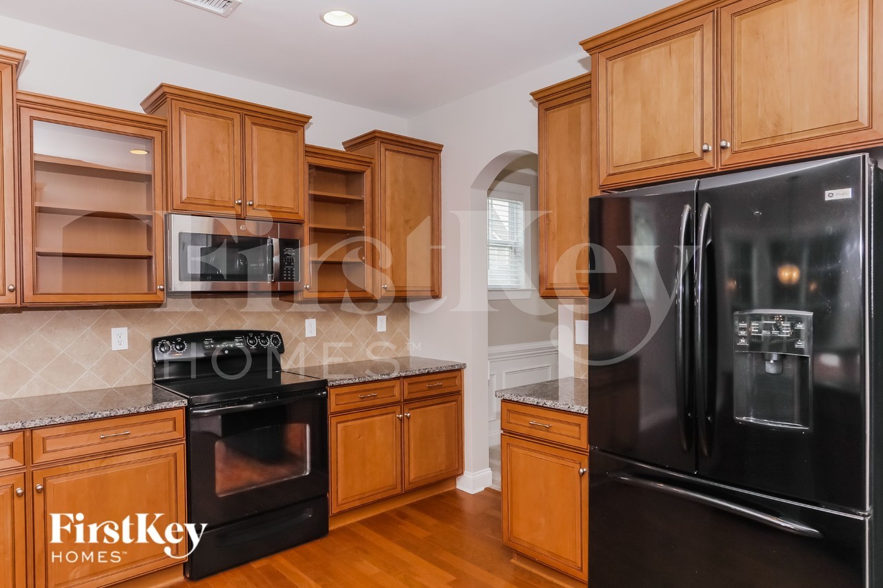 1014 Fleming Ln - Photo 7 of 16