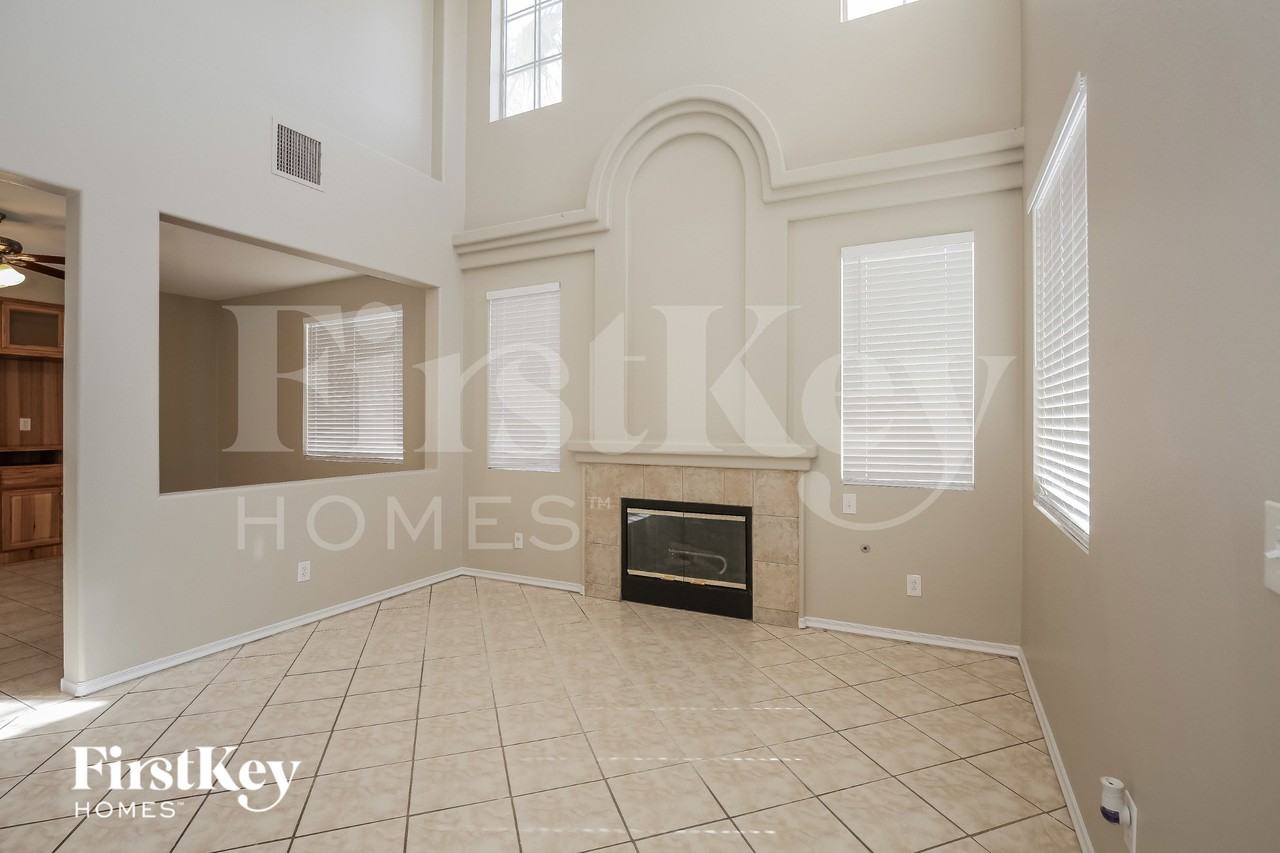 5443 Lilly Rose Ct - Photo 3 of 15