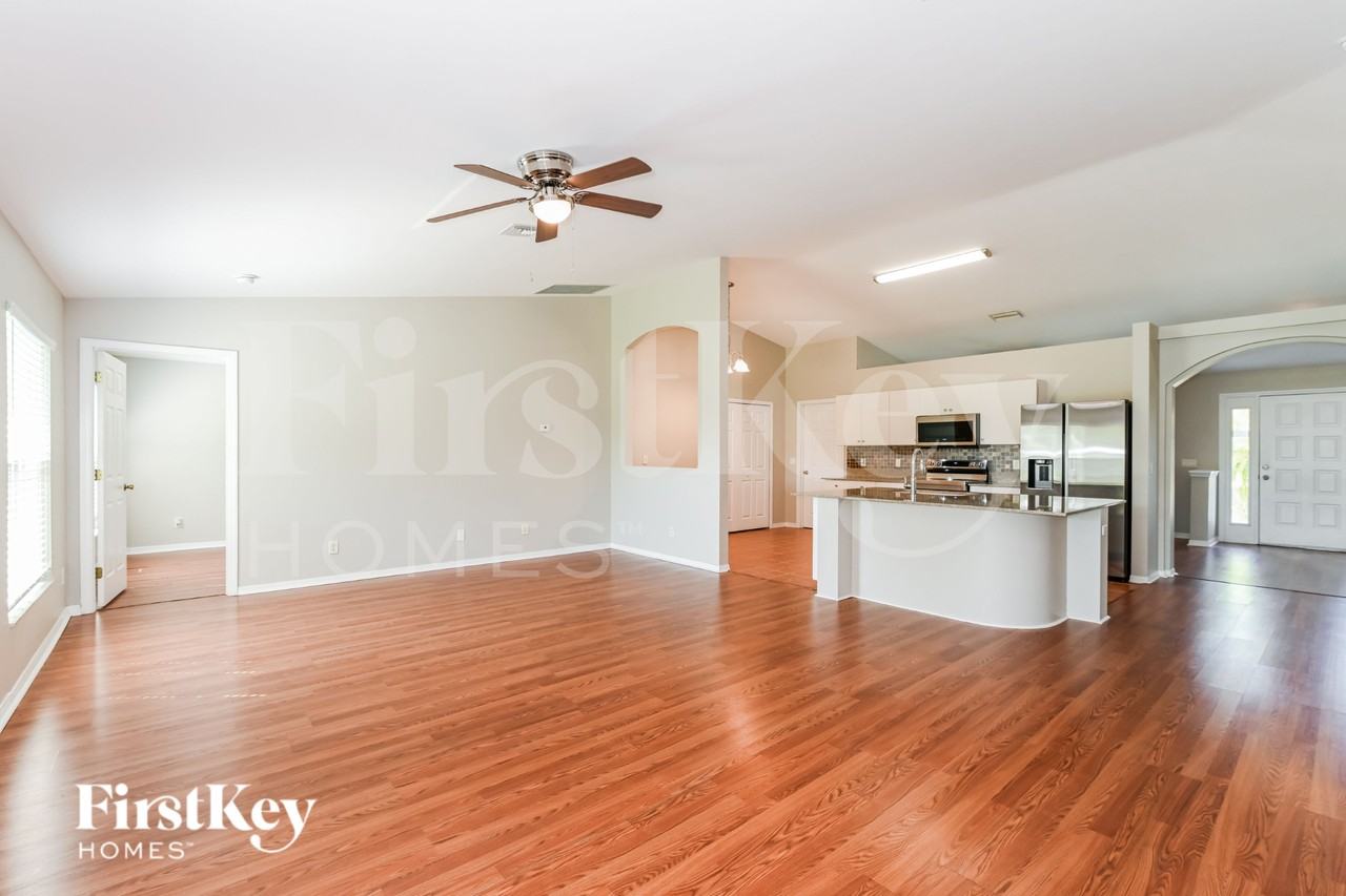 3737 Sw 1st Pl - Photo 3 of 16