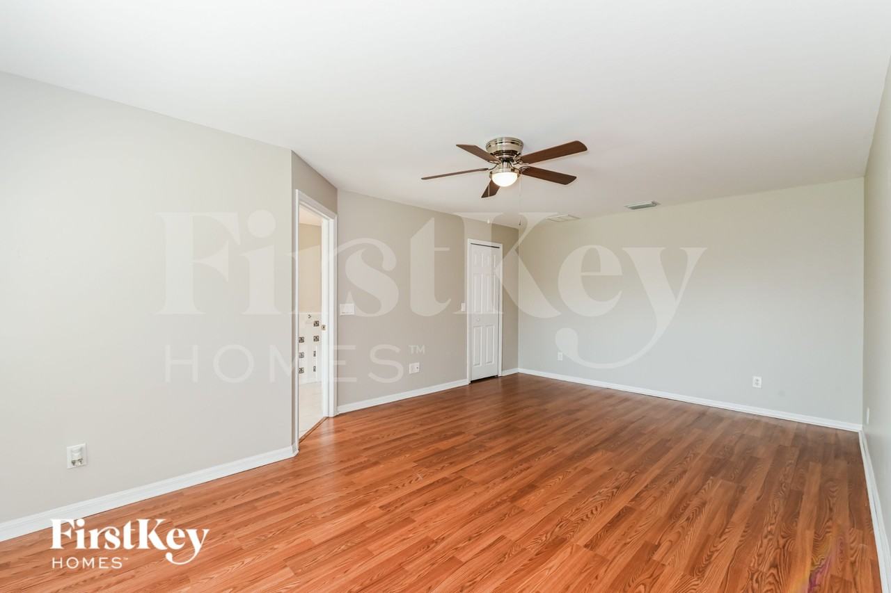 3737 Sw 1st Pl - Photo 7 of 16