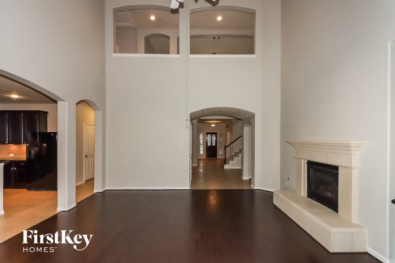 2807 Angela Way Dr - Photo 3 of 15