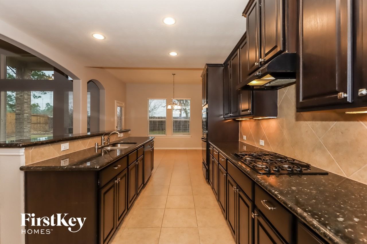 2807 Angela Way Dr - Photo 5 of 15