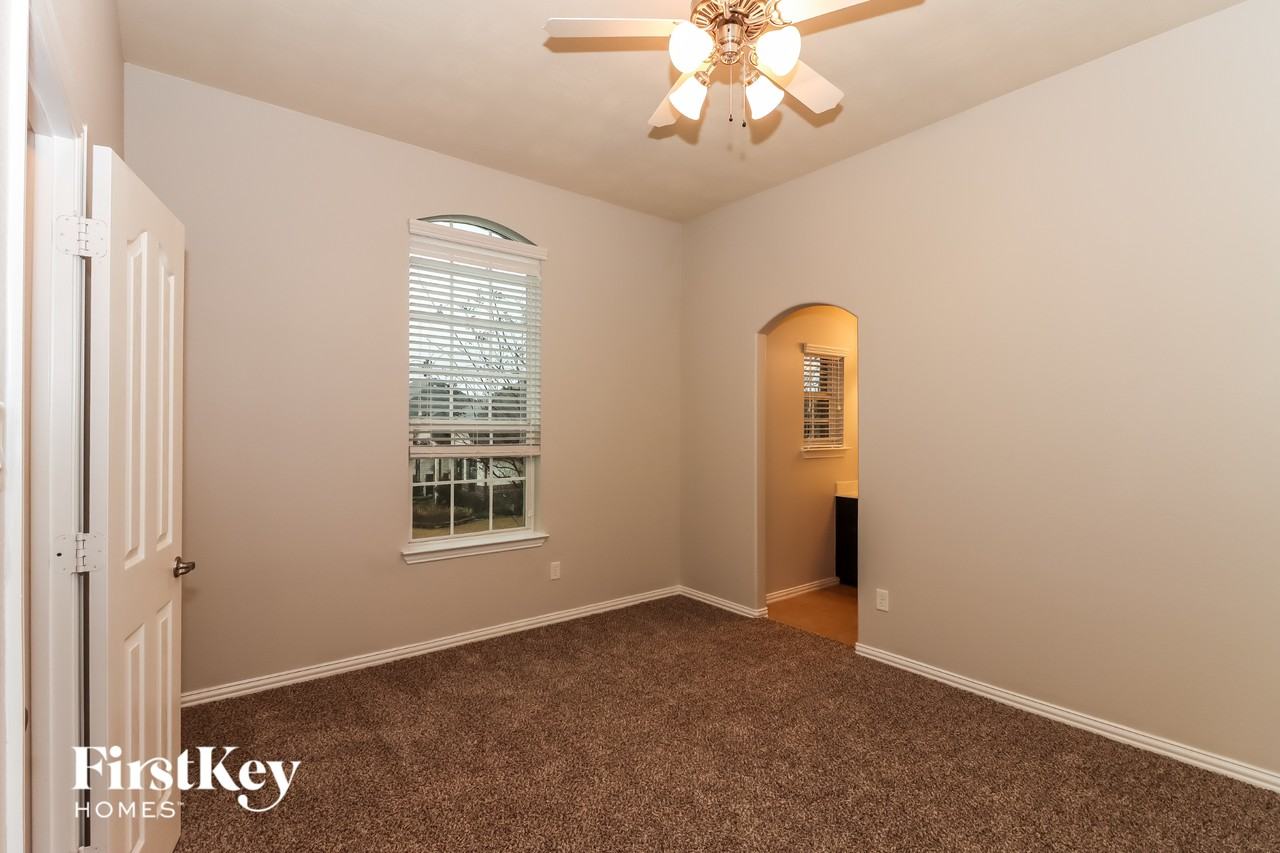 2807 Angela Way Dr - Photo 7 of 15