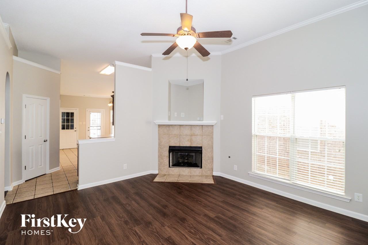 6870 Manslick Rd - Photo 3 of 15