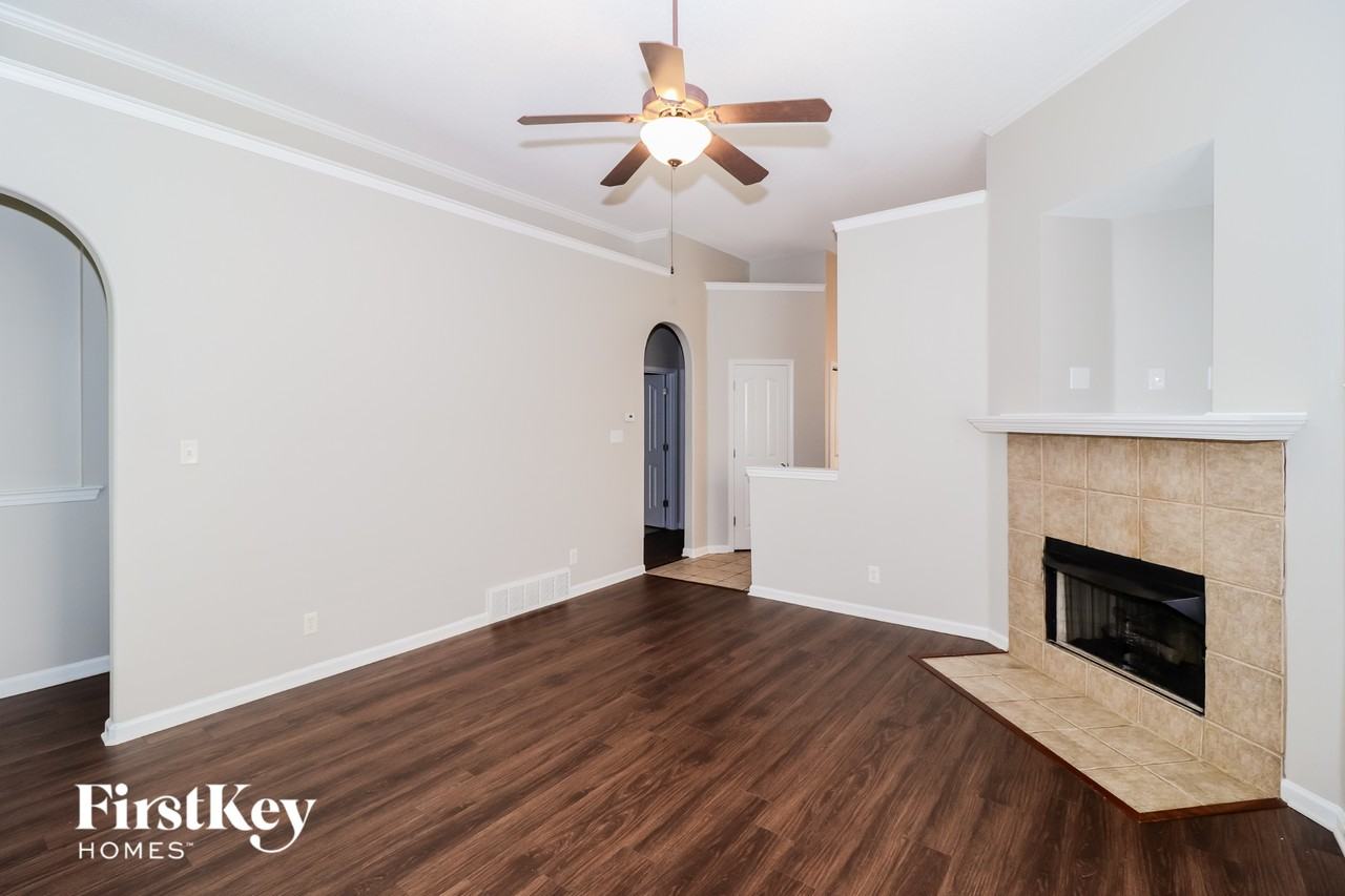 6870 Manslick Rd - Photo 4 of 15