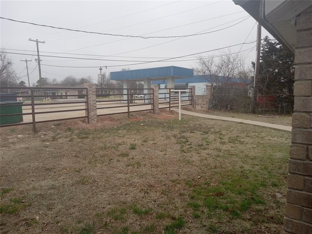 3629 Nw 18th St - Photo 3 of 3