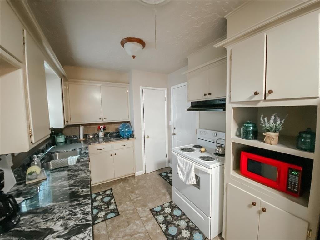 208 Thompson Dr - Photo 5 of 12