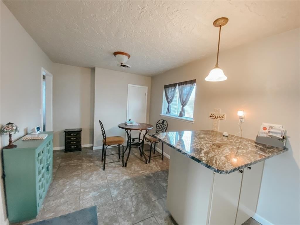 208 Thompson Dr - Photo 6 of 12