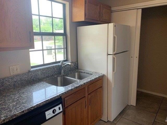 824 Russell Cir - Photo 5 of 12