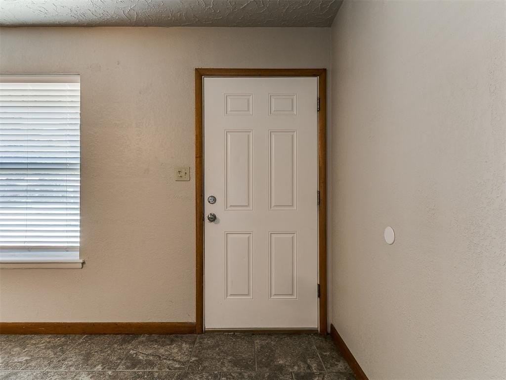 212 S Mercedes Dr - Photo 2 of 21