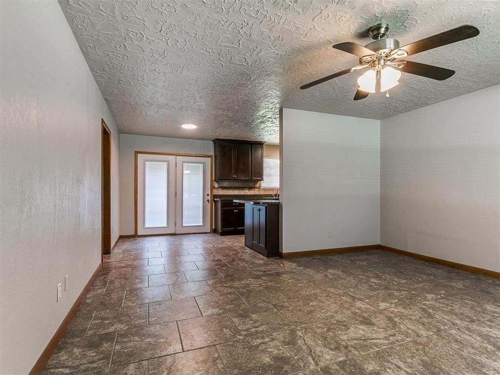 212 S Mercedes Dr - Photo 4 of 21