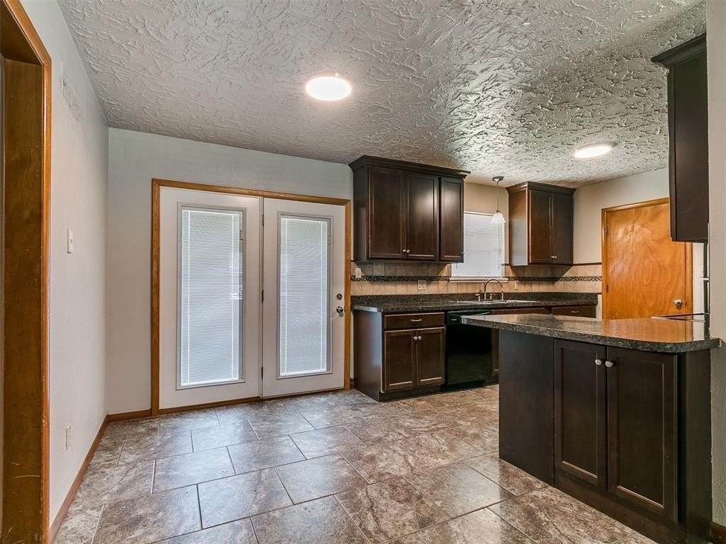 212 S Mercedes Dr - Photo 5 of 21