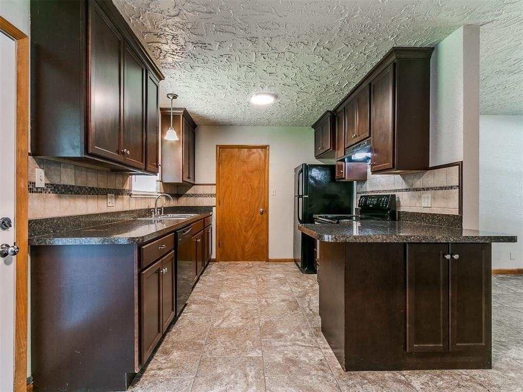 212 S Mercedes Dr - Photo 6 of 21