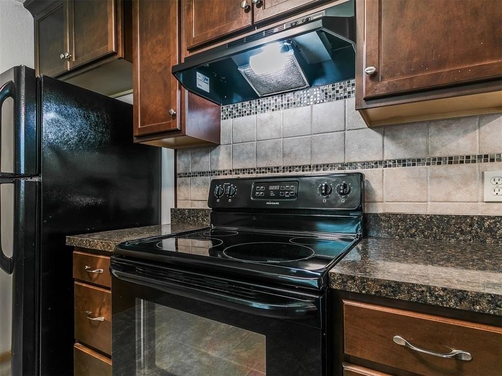 212 S Mercedes Dr - Photo 7 of 21