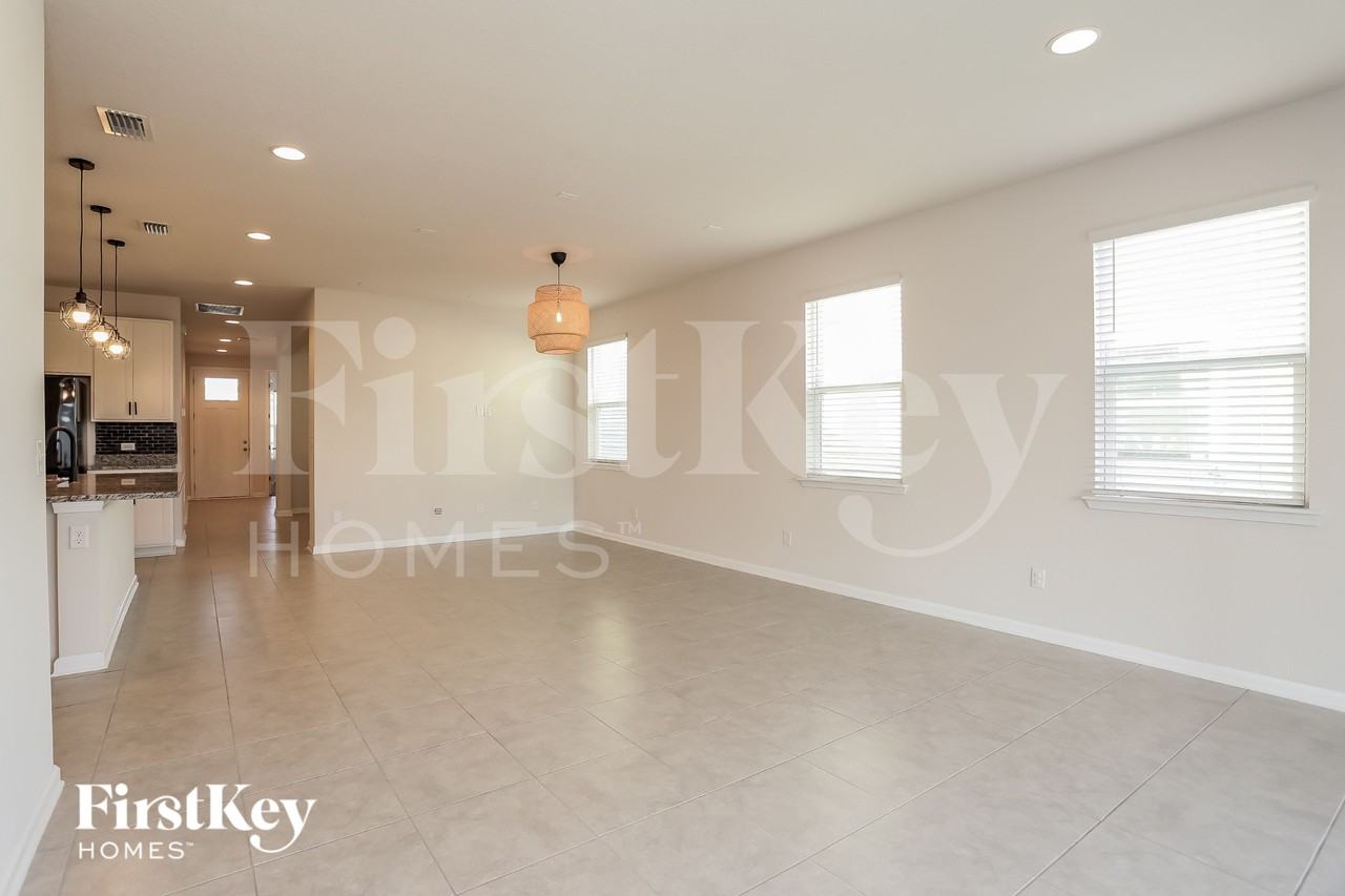 3809 Sunberry Ln - Photo 3 of 15