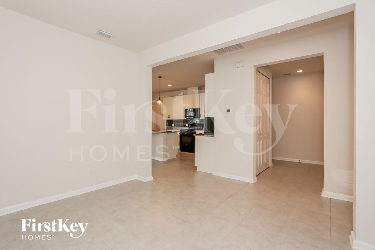 3809 Sunberry Ln - Photo 5 of 15