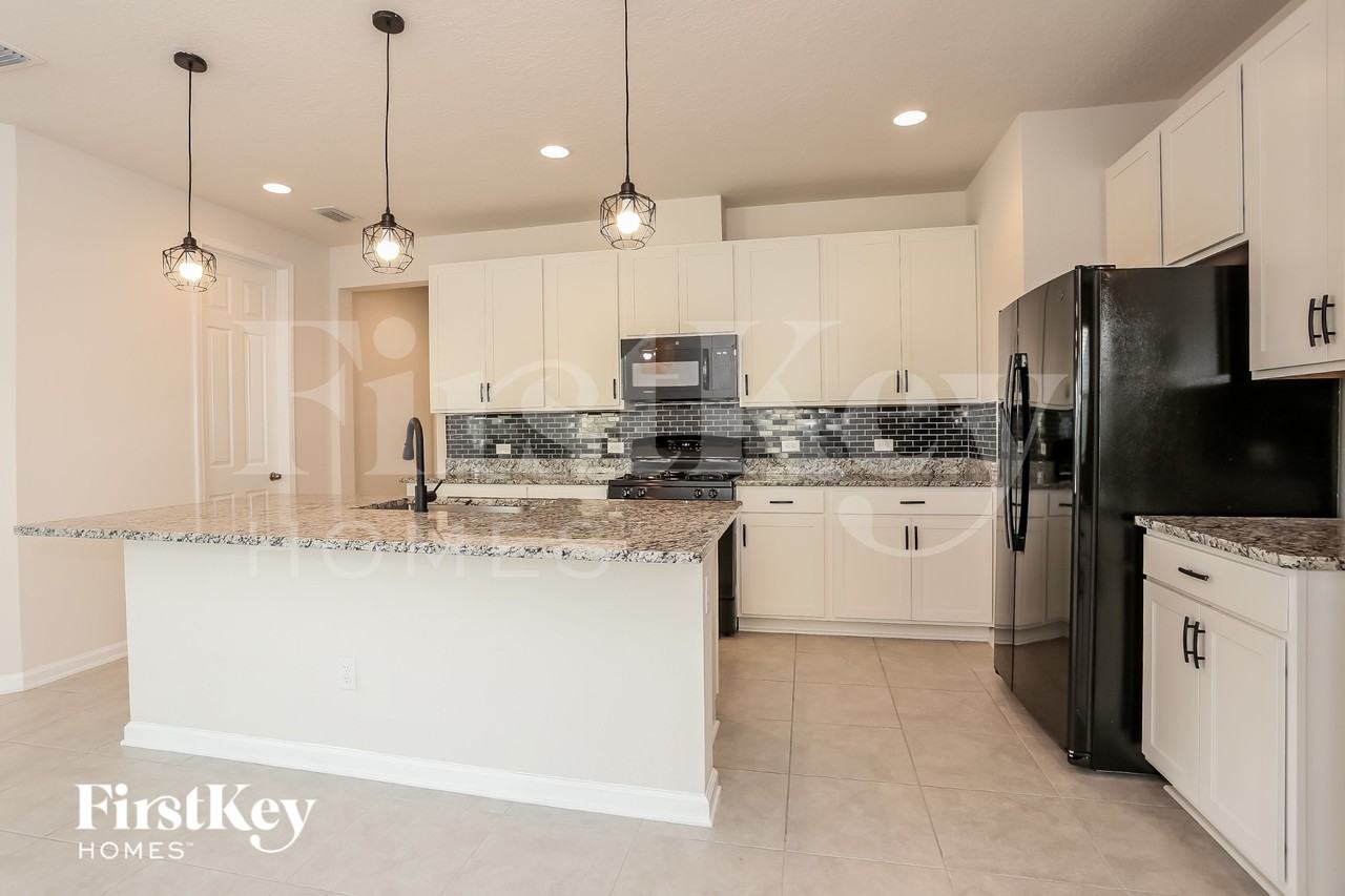 3809 Sunberry Ln - Photo 7 of 15