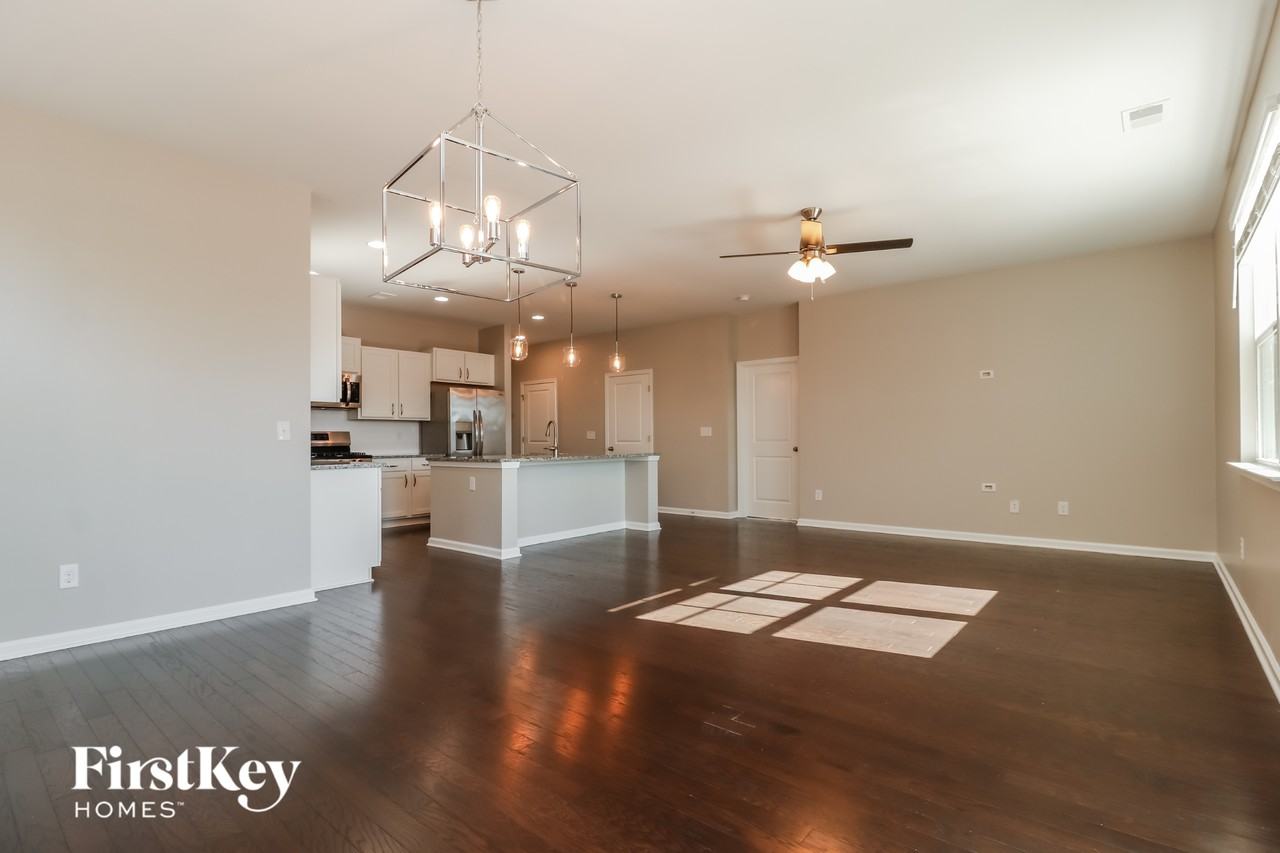 315 Celestial Blvd - Photo 3 of 15