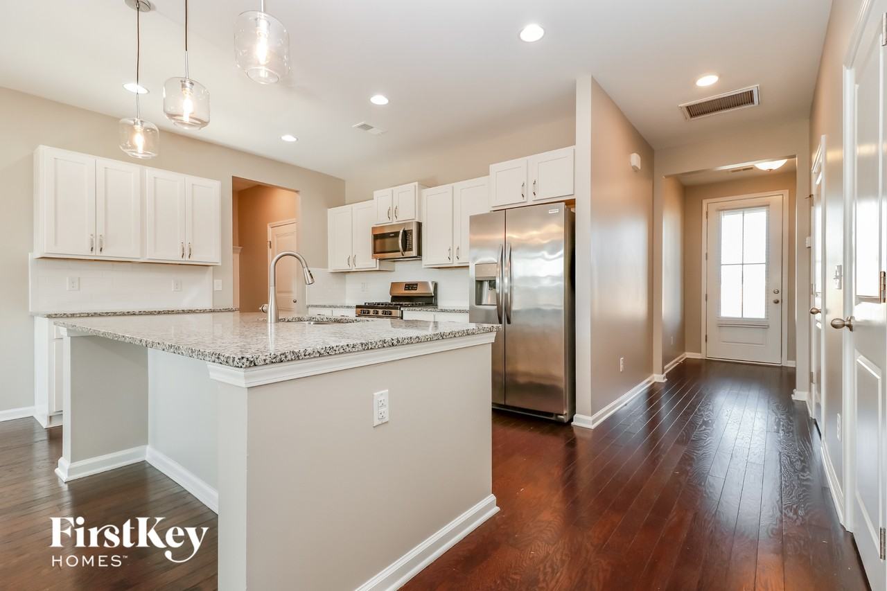 315 Celestial Blvd - Photo 4 of 15