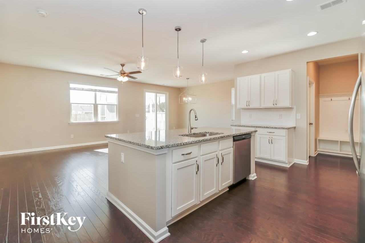 315 Celestial Blvd - Photo 5 of 15