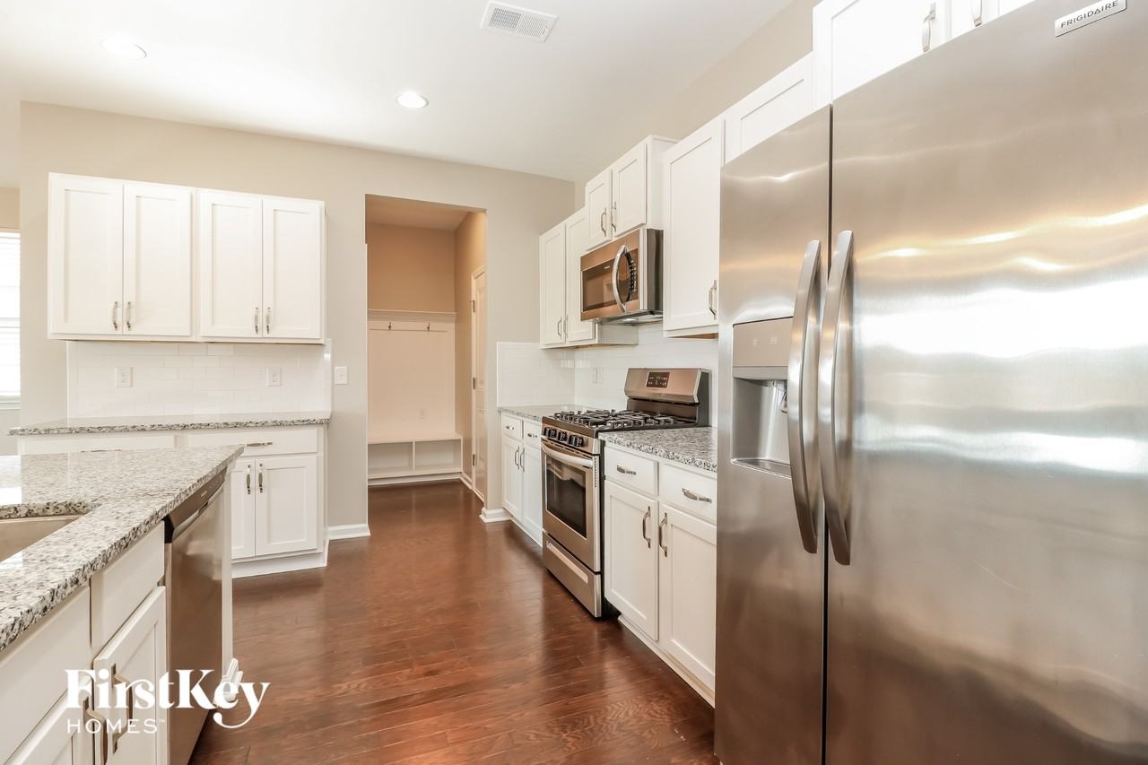 315 Celestial Blvd - Photo 6 of 15